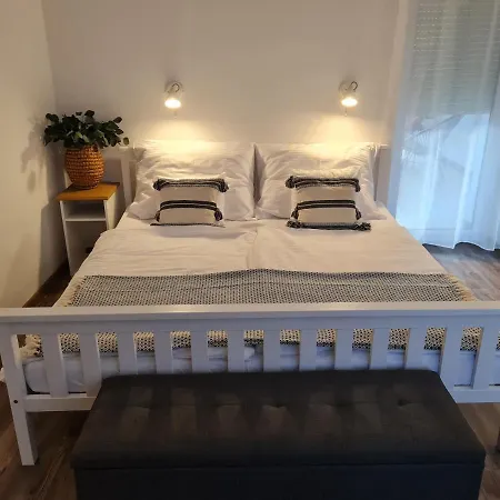 Darnay20 Vendeghaz 기에네스디아스